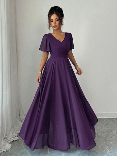 Elegantes linien kleid mit - a,